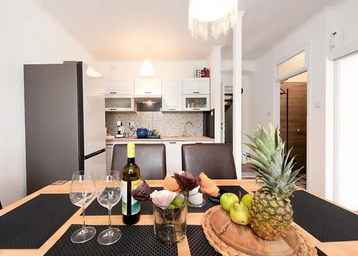 וילה Astra מטולי